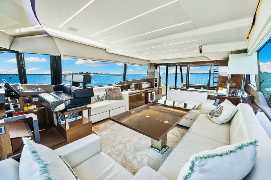 2019 Prestige 630 Flybridge - Salon