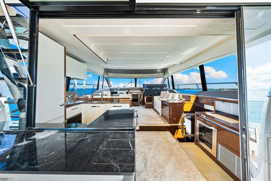 2019 Prestige 630 Flybridge - Galley