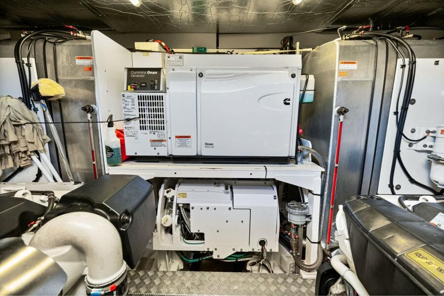 2019 Prestige 630 Flybridge - Engine Room