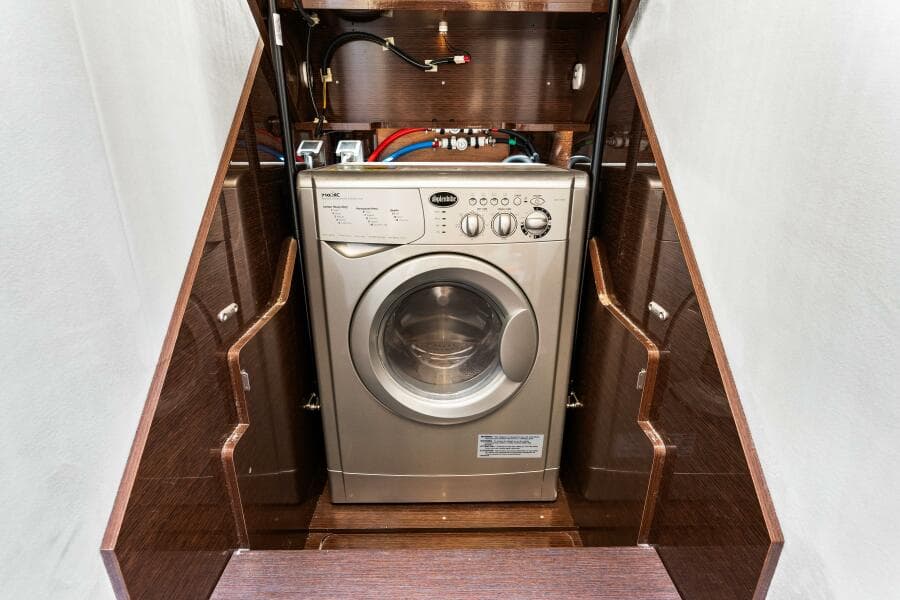 2019 Prestige 630 Flybridge - Washer