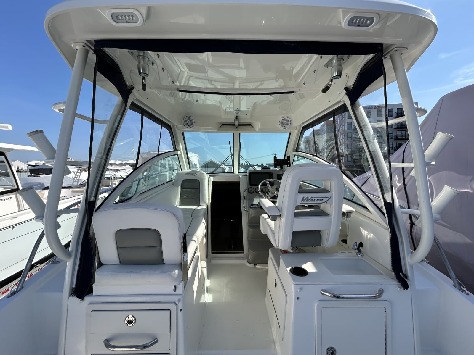 2015 Boston Whaler 285 Conquest
