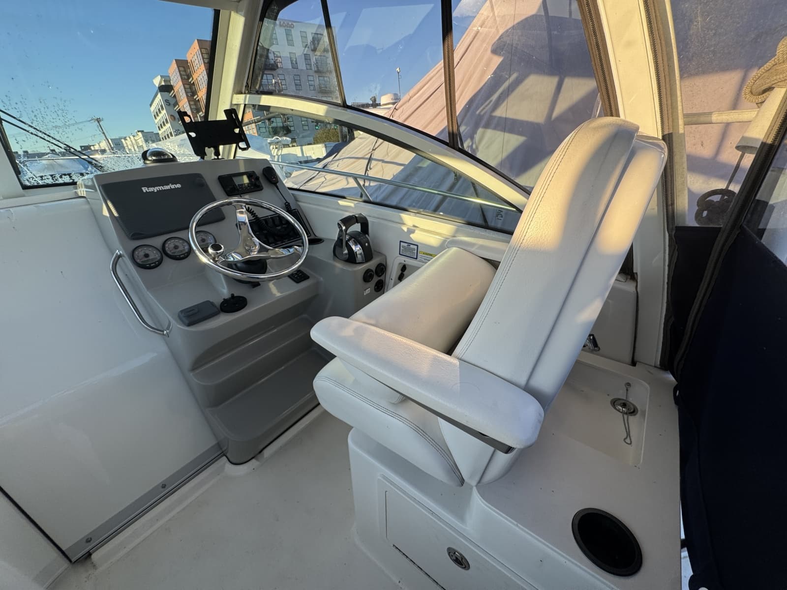 2015 Boston Whaler 285 Conquest
