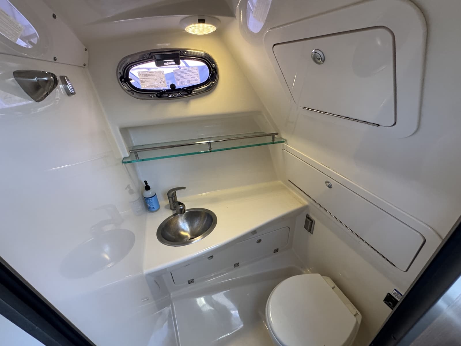 2015 Boston Whaler 285 Conquest