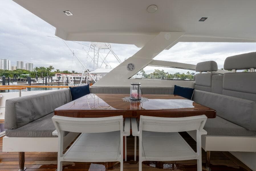 2012 Lazzara Yachts 