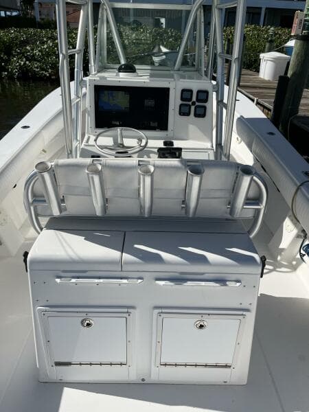 2006 Regulator 32 Center Console