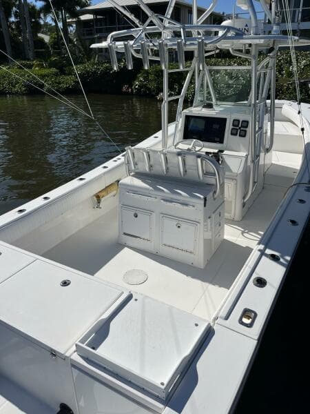 2006 Regulator 32 Center Console