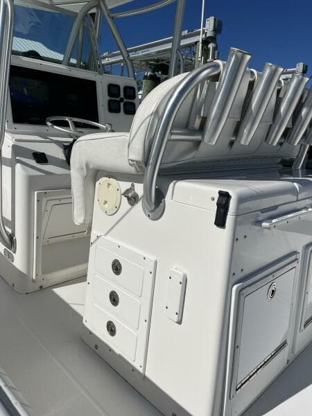 2006 Regulator 32 Center Console