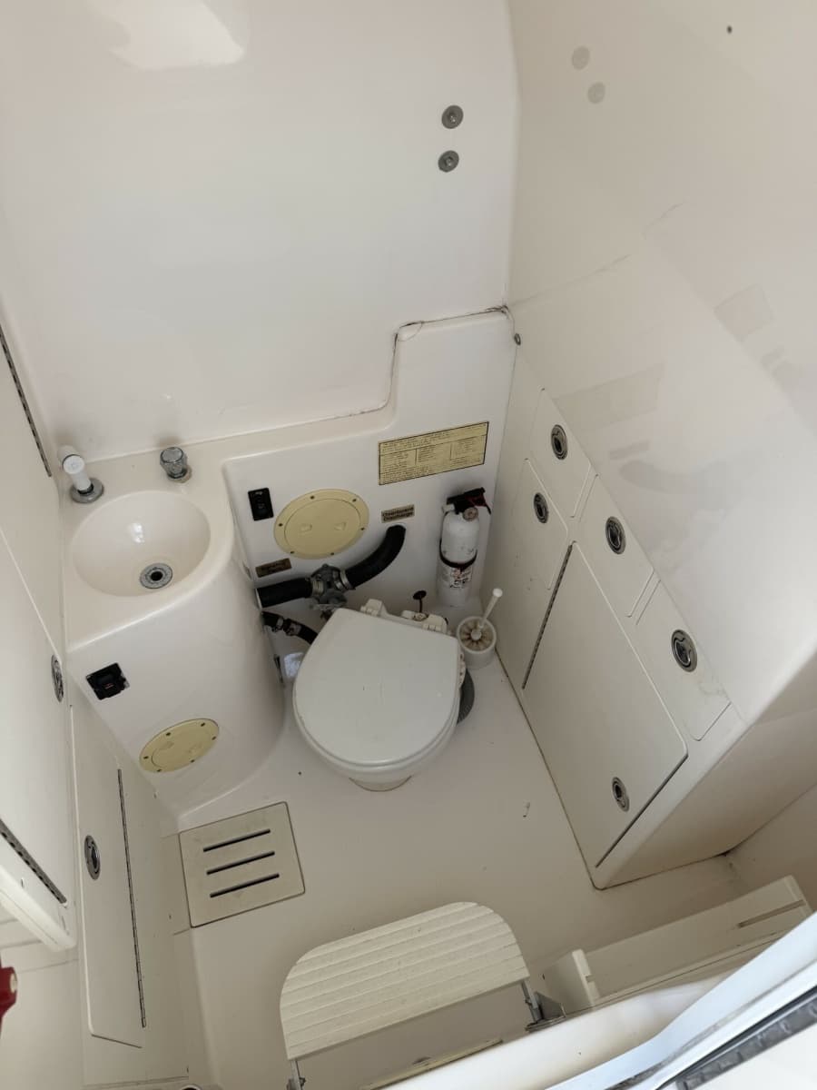 2006 Regulator 32 Center Console - Photo 21