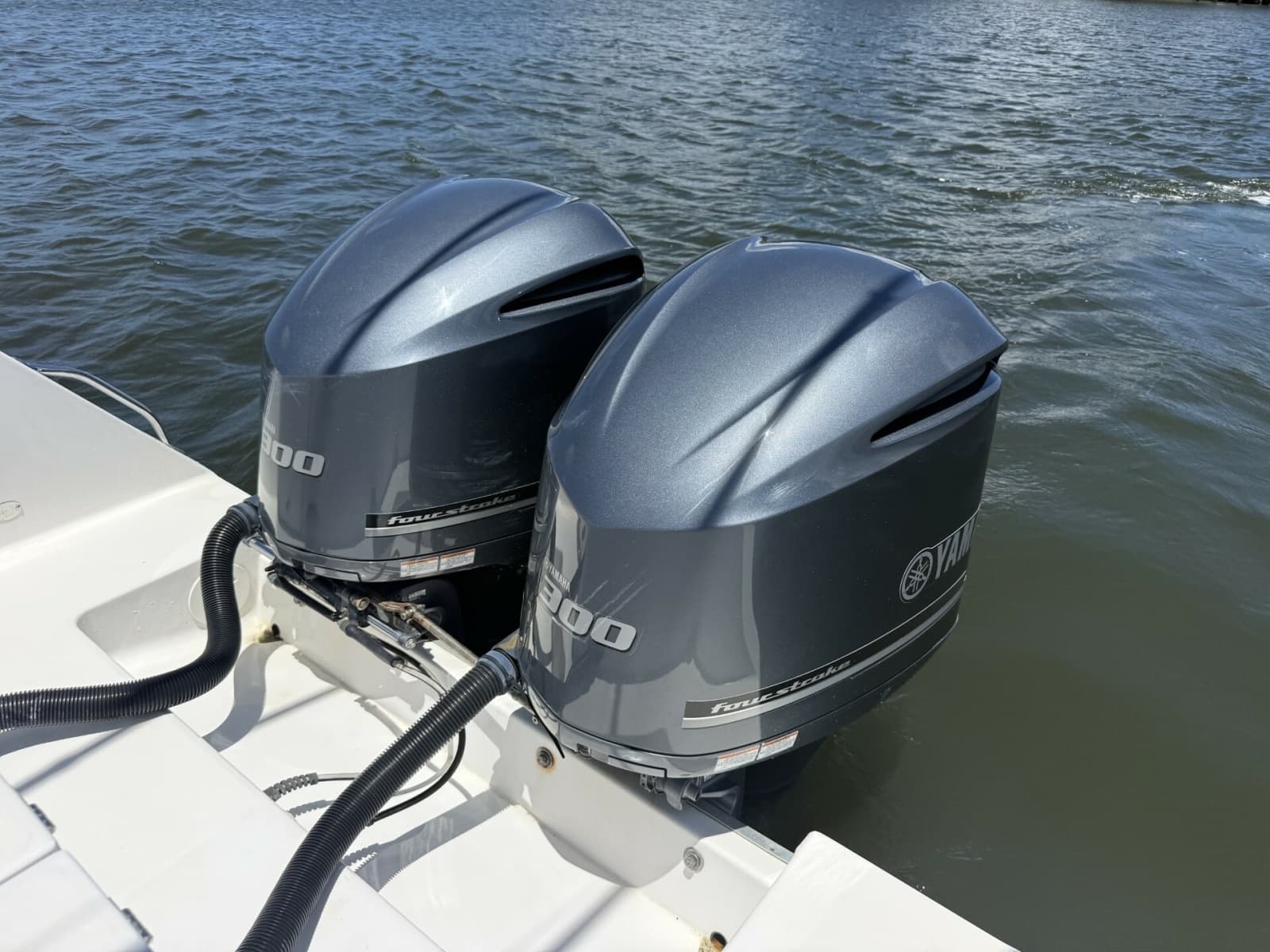 2006 Regulator 32 Center Console - Photo 24