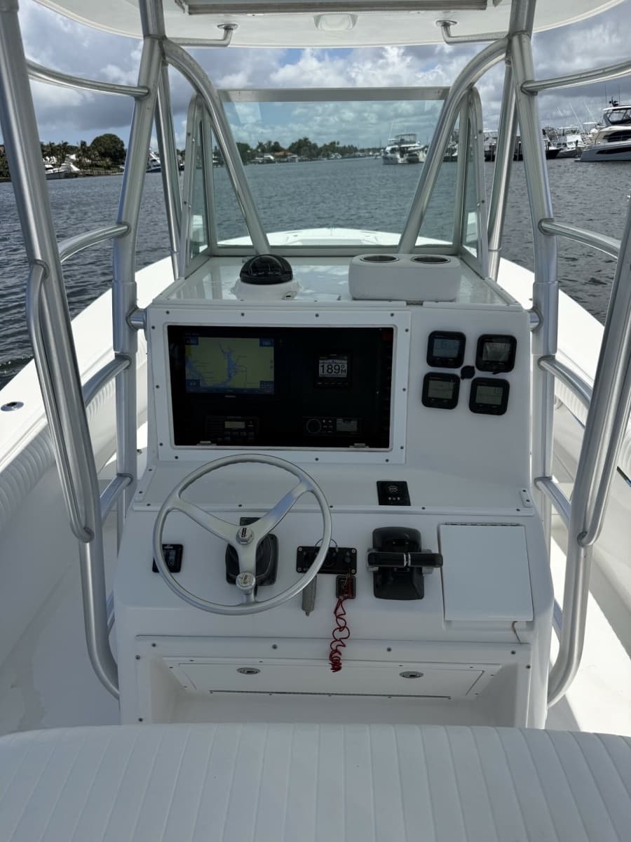 2006 Regulator 32 Center Console - Photo 14