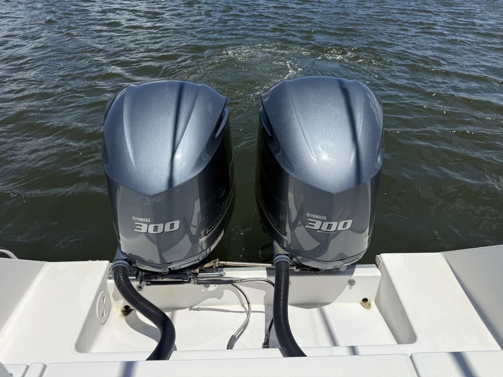 2006 Regulator 32 Center Console - Photo 23