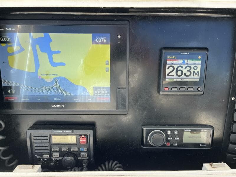 2006 Regulator 32 Center Console