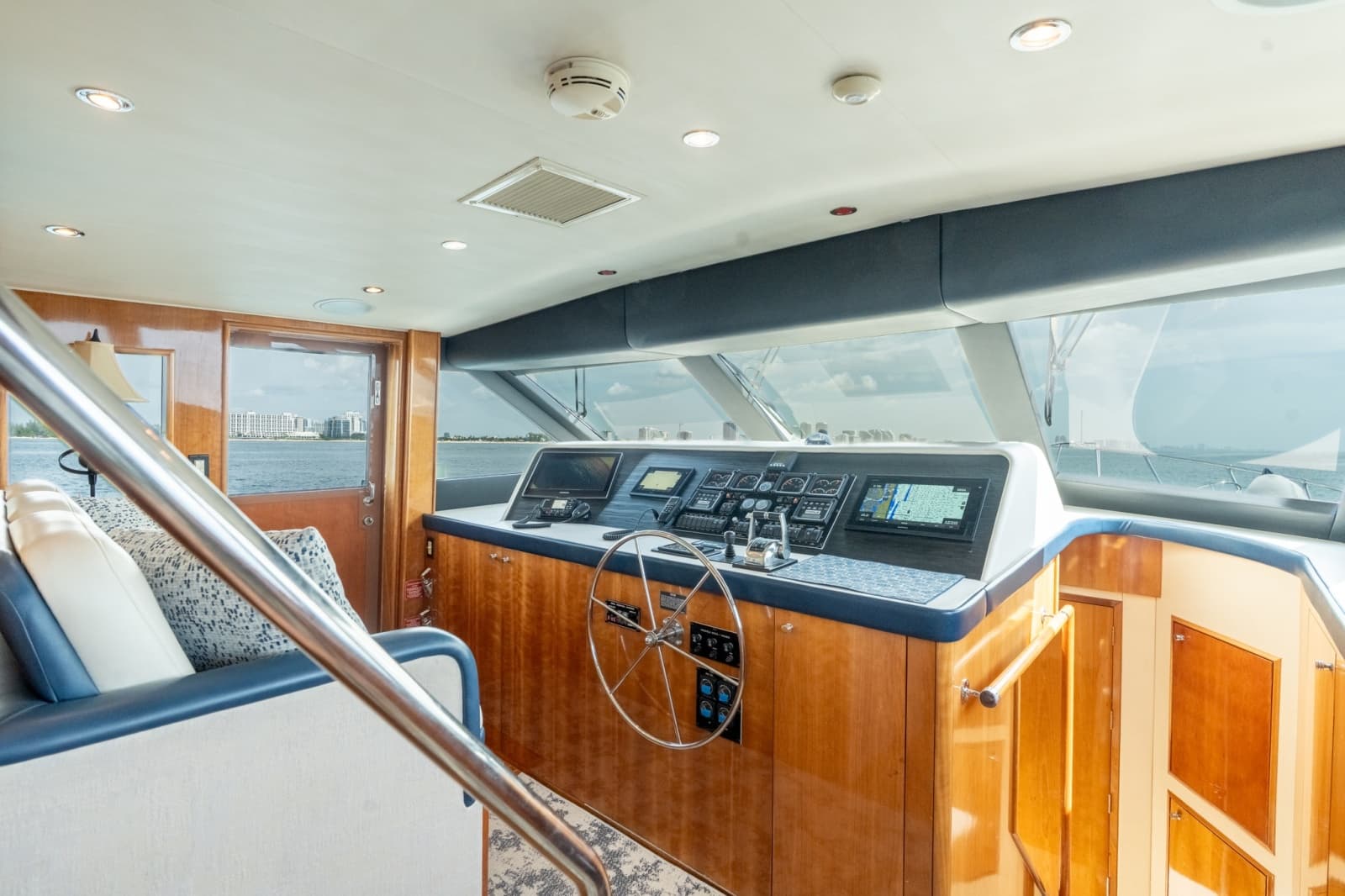 2000 Hatteras 75 Sport Deck - Photo 37