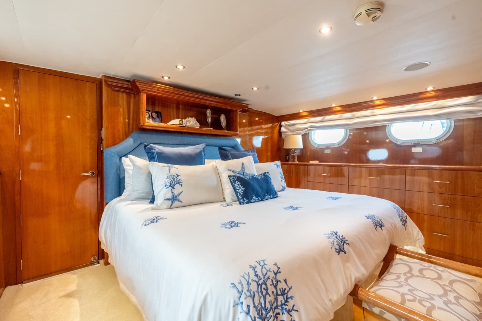 2000 Hatteras 75 Sport Deck - Photo 50