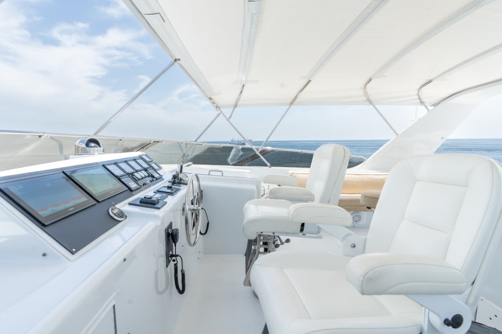 2000 Hatteras 75 Sport Deck - Photo 27