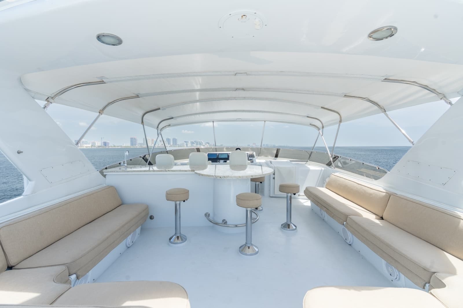 2000 Hatteras 75 Sport Deck - Photo 31