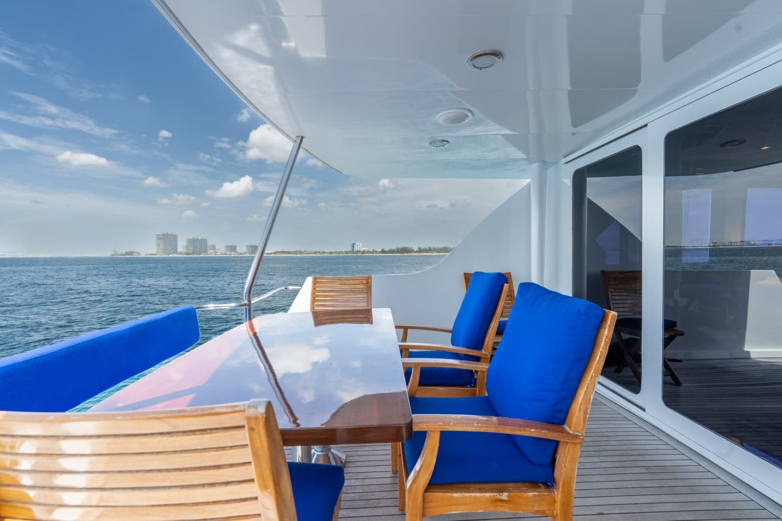 2000 Hatteras 75 Sport Deck - Photo 25