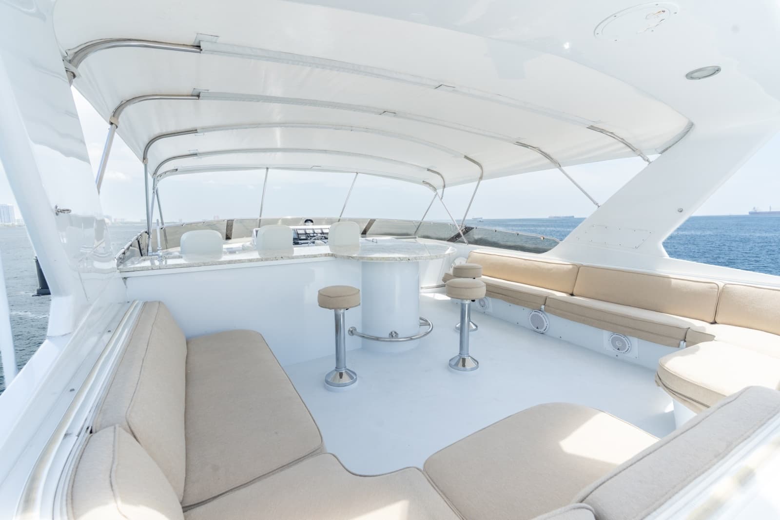 2000 Hatteras 75 Sport Deck - Photo 32