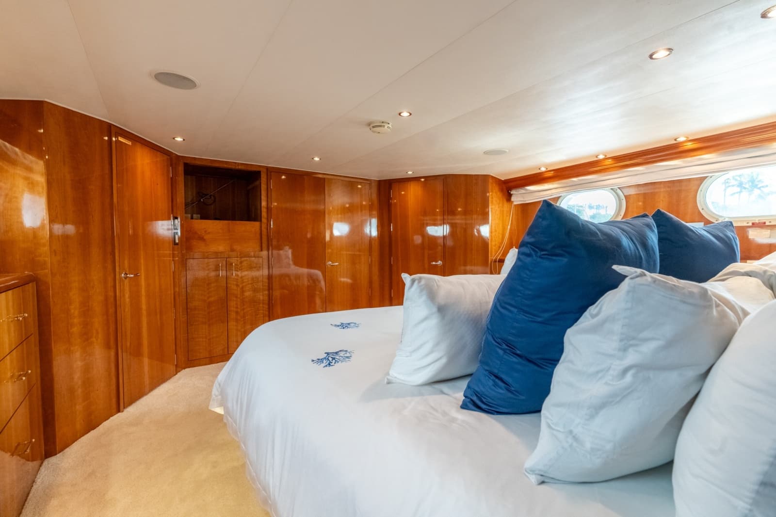 2000 Hatteras 75 Sport Deck - Photo 51