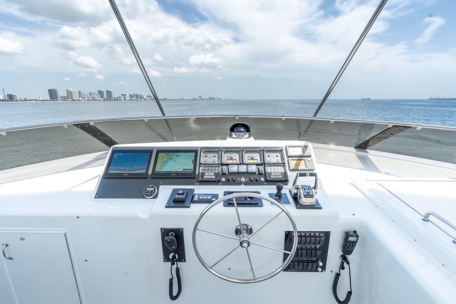 2000 Hatteras 75 Sport Deck - Photo 35