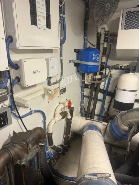 2000 Hatteras 75 Sport Deck