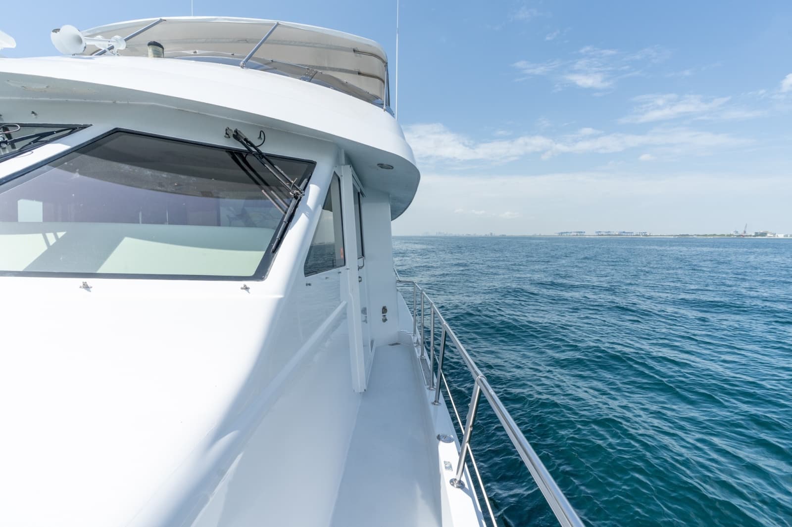 2000 Hatteras 75 Sport Deck - Photo 21