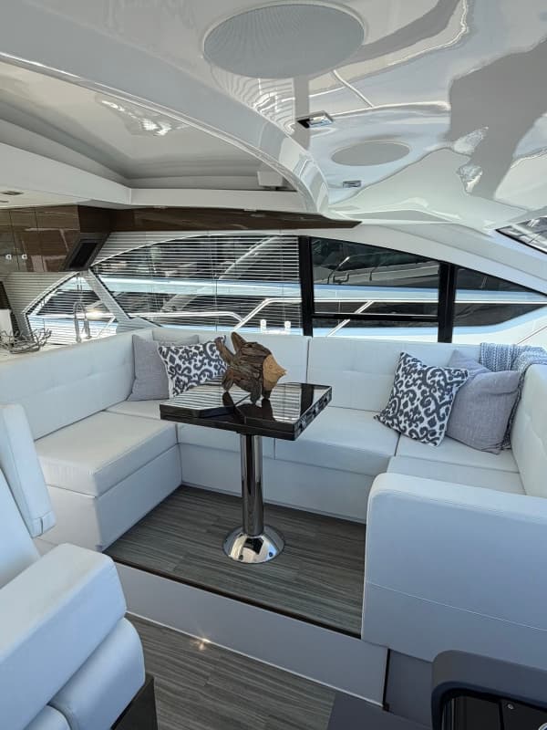 2020 Cruisers Yachts 50 CANTIUS