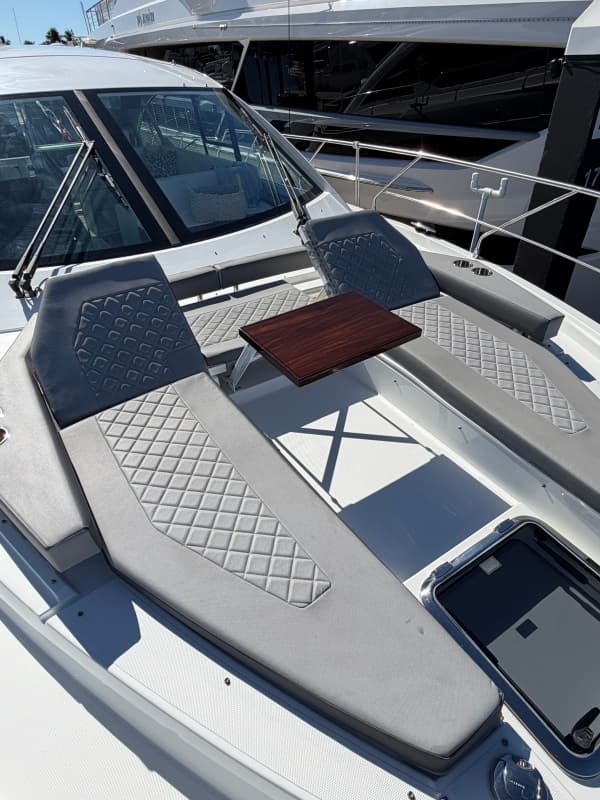 2020 Cruisers Yachts 50 CANTIUS