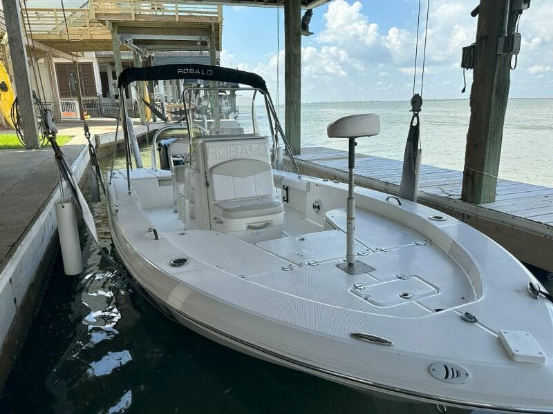 2016 Robalo 226 Cayman