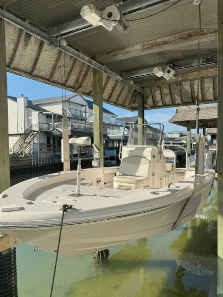 2016 Robalo 226 Cayman