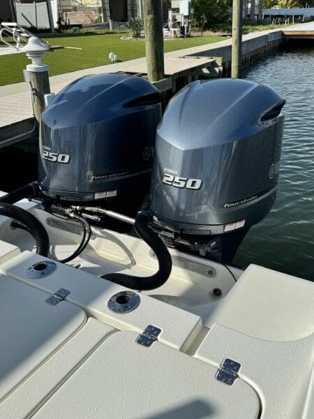 2018 Young Boats 27 - Engines