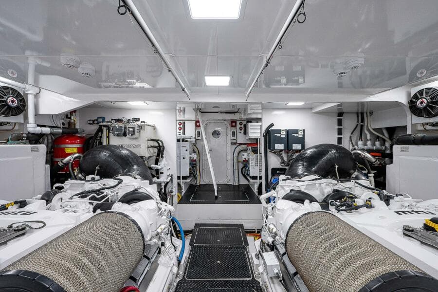 Viking 75 MIRAGE -  Engine Room