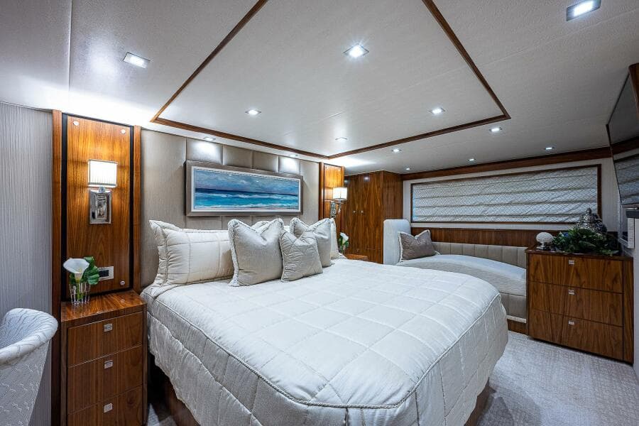 Viking 75 MIRAGE - Master Stateroom