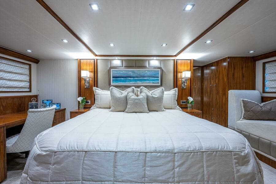 Viking 75 MIRAGE - Master Stateroom