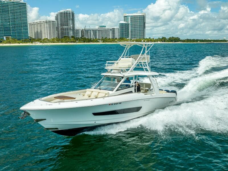 2016 Boston Whaler 