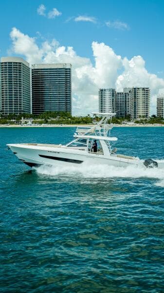 2016 Boston Whaler 