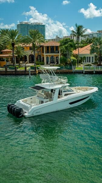 2016 Boston Whaler 