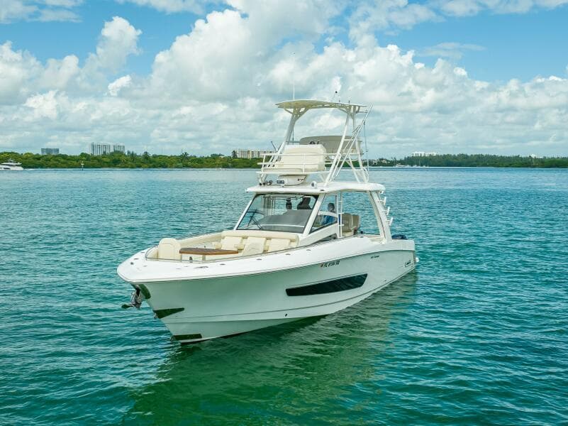 2016 Boston Whaler 