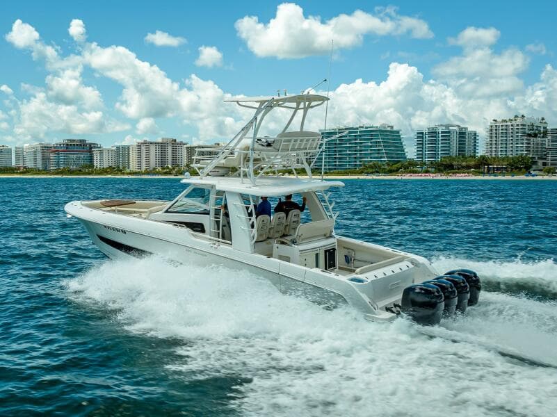 2016 Boston Whaler 