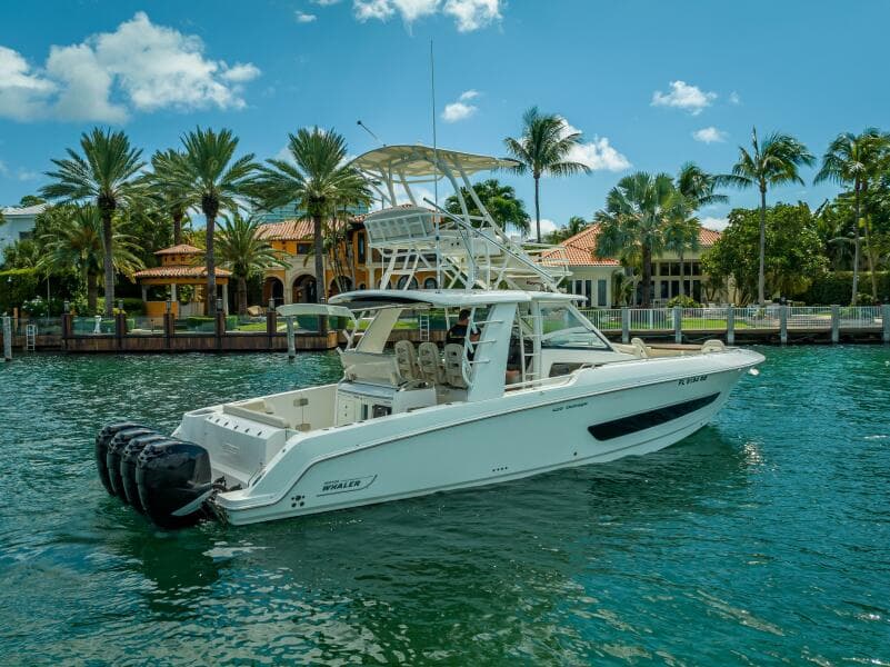 2016 Boston Whaler 