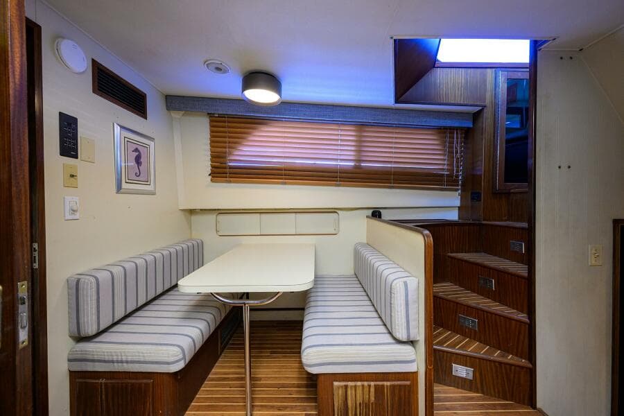 Hatteras 63 - Phantom - Dinette