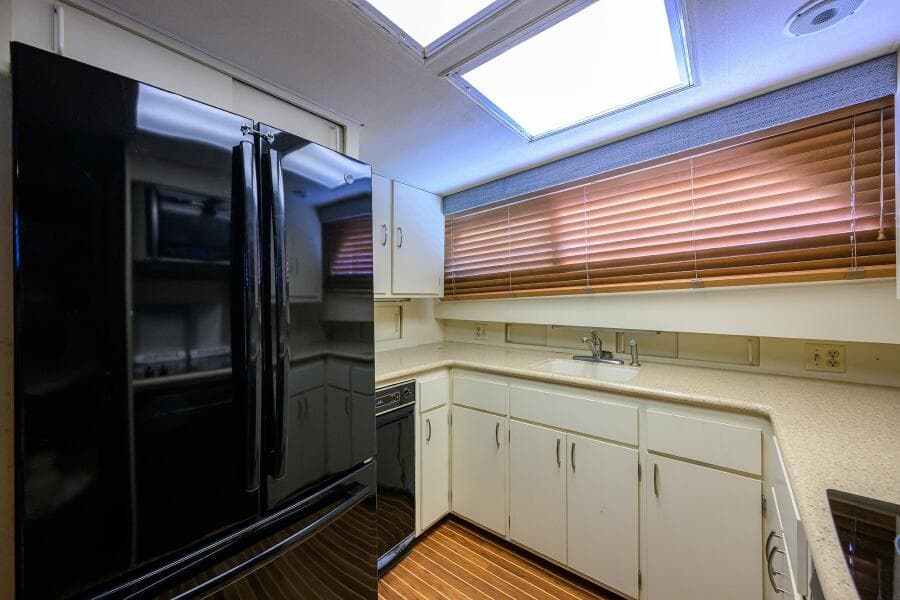 Hatteras 63 - Phantom - Galley