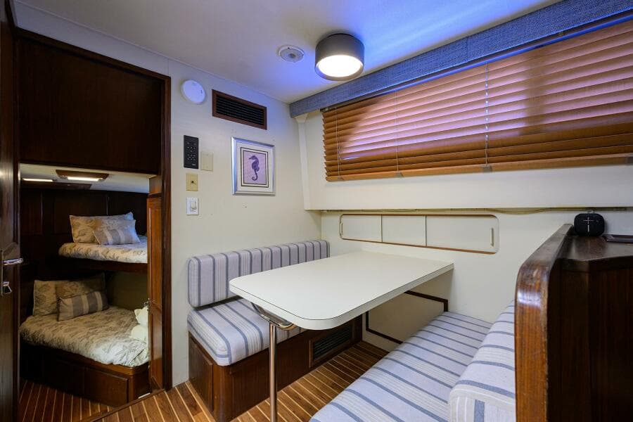 Hatteras 63 - Phantom - Dinette
