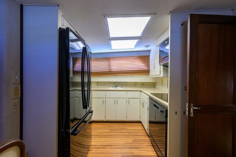 Hatteras 63 - Phantom - Galley