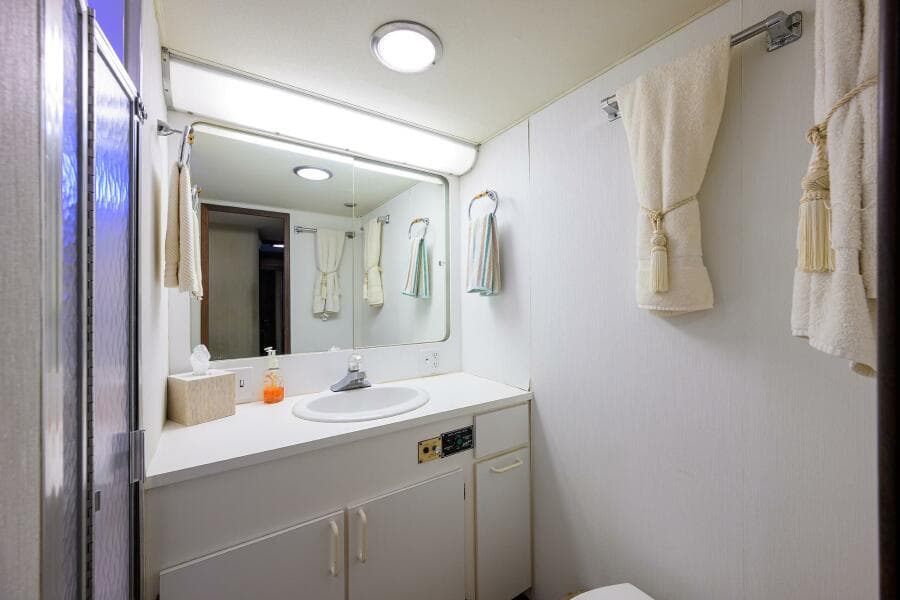 Hatteras 63 - Phantom - Head