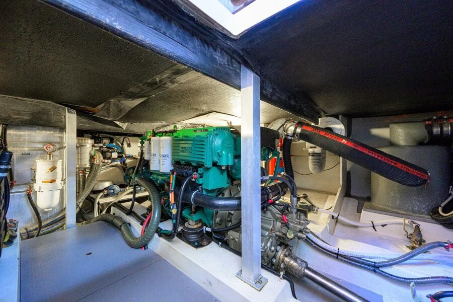 Beneteau 44 Stellar Seascape  - Engine Room
