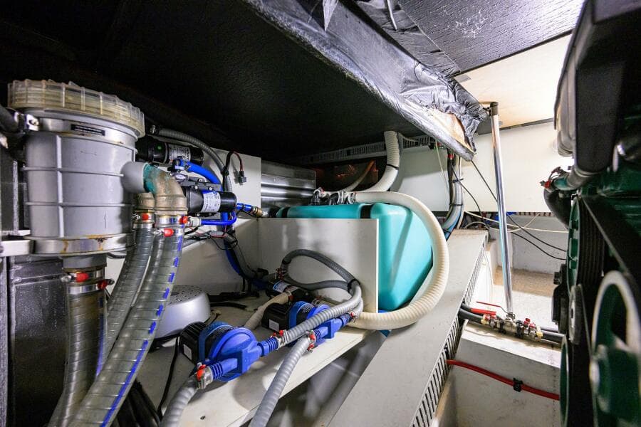 Beneteau 44 Stellar Seascape  - Engine Room