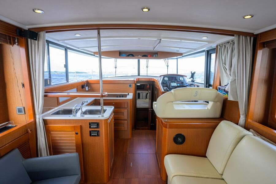 Beneteau 44 Stellar Seascape - Salon, Seating