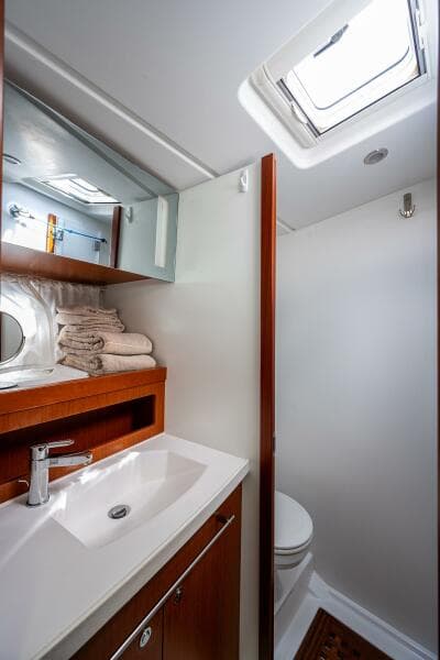 Beneteau 44 Stellar Seascape  - Master Head, Sink