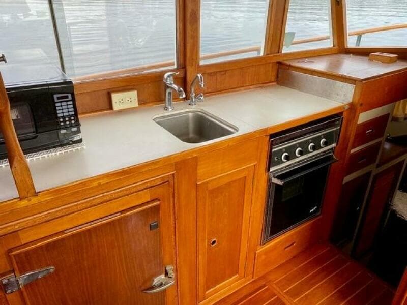 1981 Grand Banks  - Photo 12